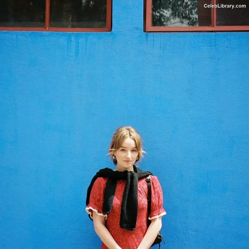 Kaitlyn Dever photo 12 of 880