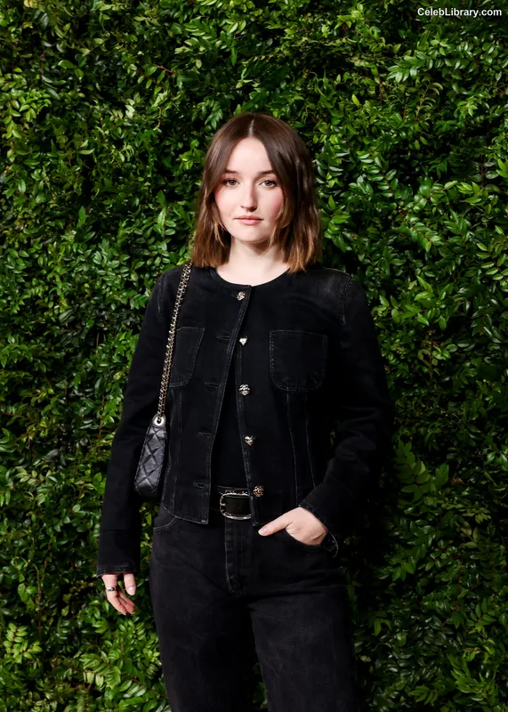 Kaitlyn Dever photo 15 of 880