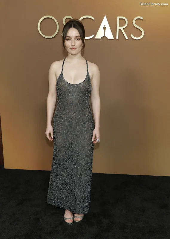 Kaitlyn Dever photo 16 of 880