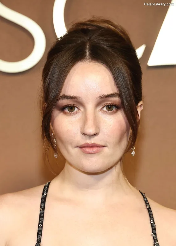 Kaitlyn Dever photo 8 of 880