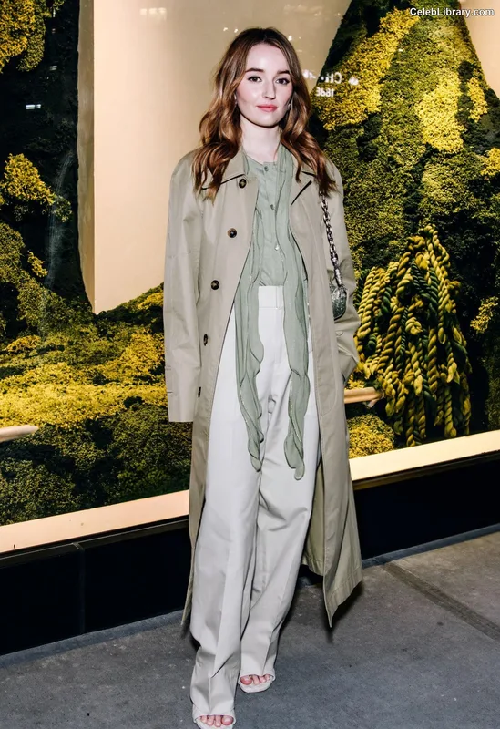 Kaitlyn Dever photo 20 of 880