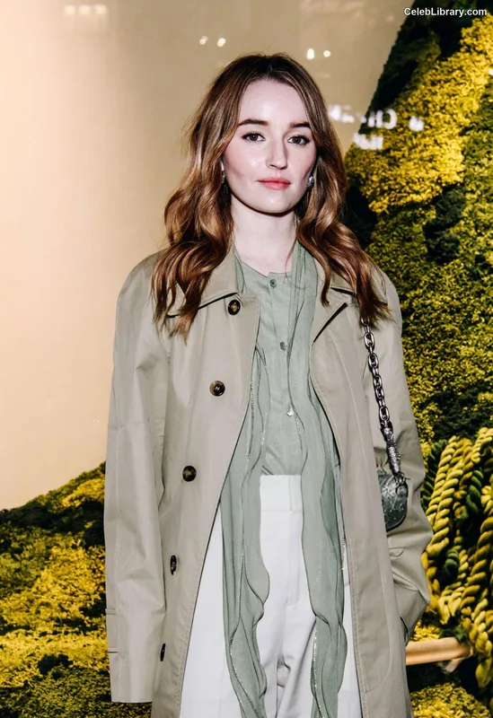 Kaitlyn Dever photo 22 of 880