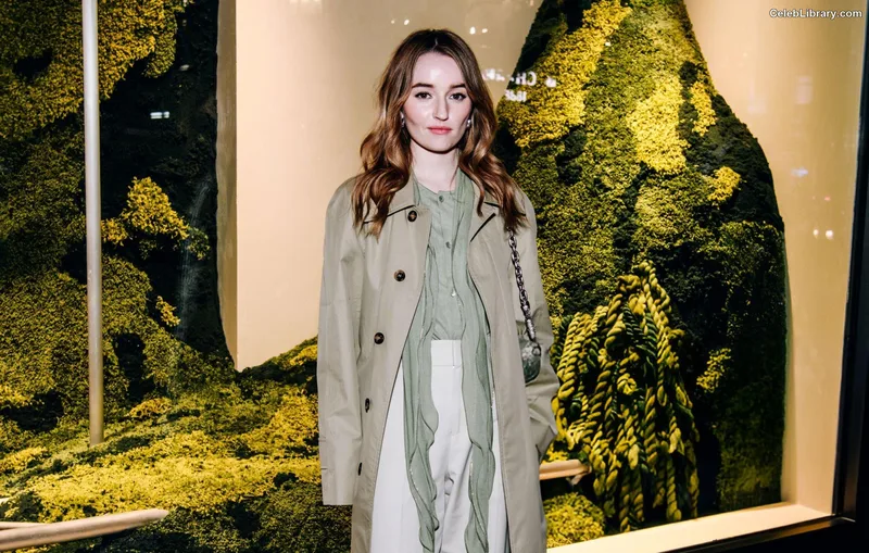 Kaitlyn Dever photo 23 of 880