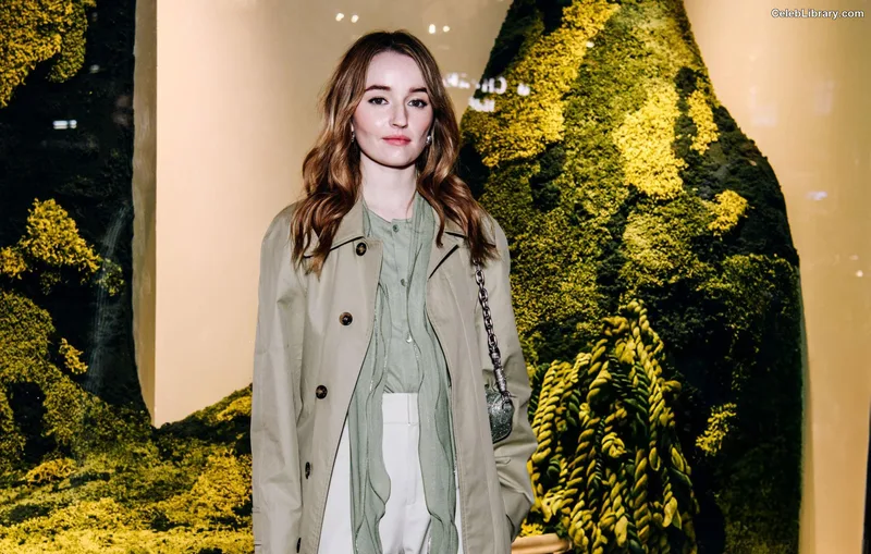 Kaitlyn Dever photo 4 of 880