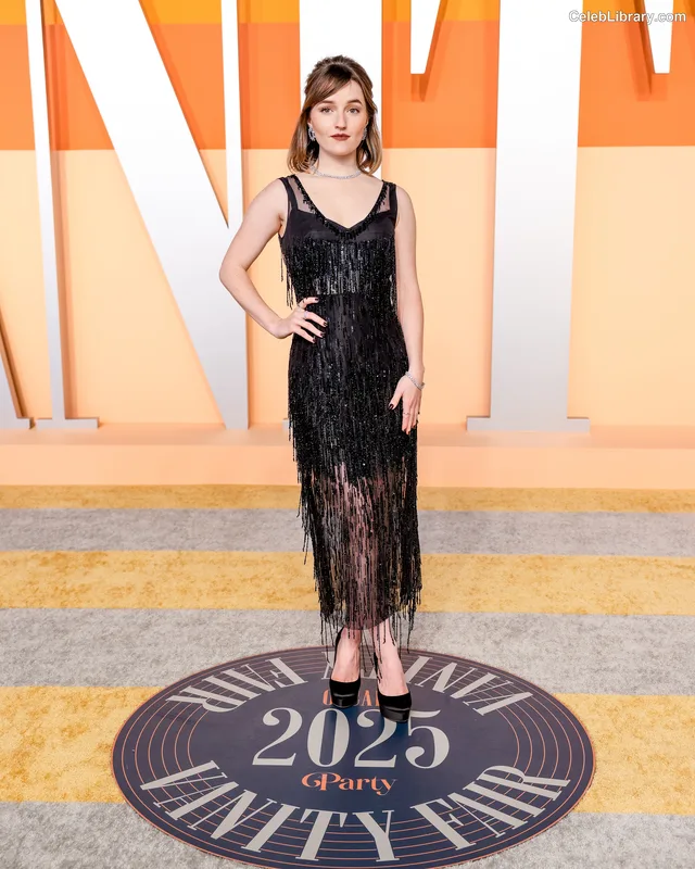 Kaitlyn Dever photo 7 of 880