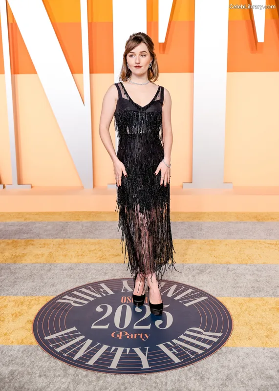 Kaitlyn Dever photo 15 of 880