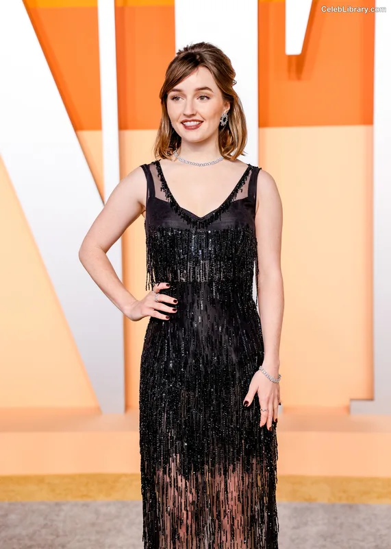 Kaitlyn Dever photo 16 of 880