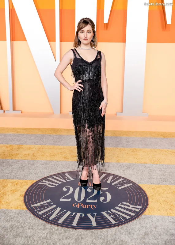 Kaitlyn Dever photo 18 of 880