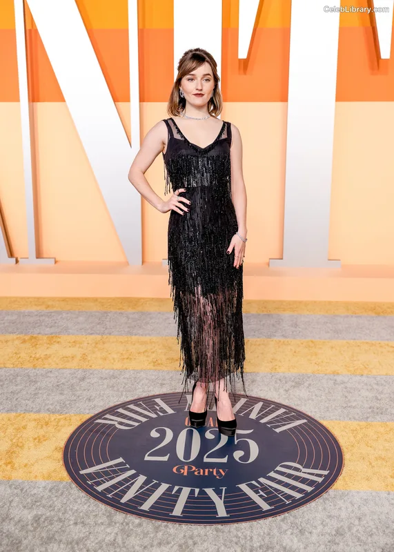 Kaitlyn Dever photo 19 of 880
