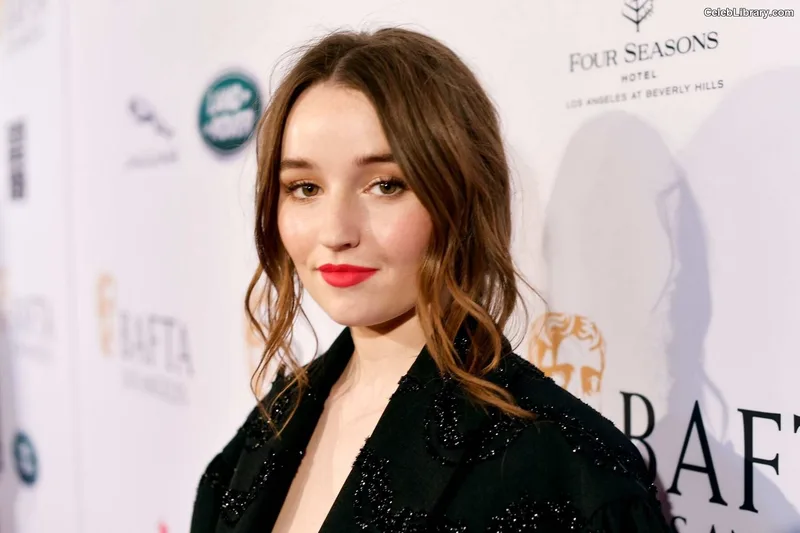 Kaitlyn Dever photo 24 of 880