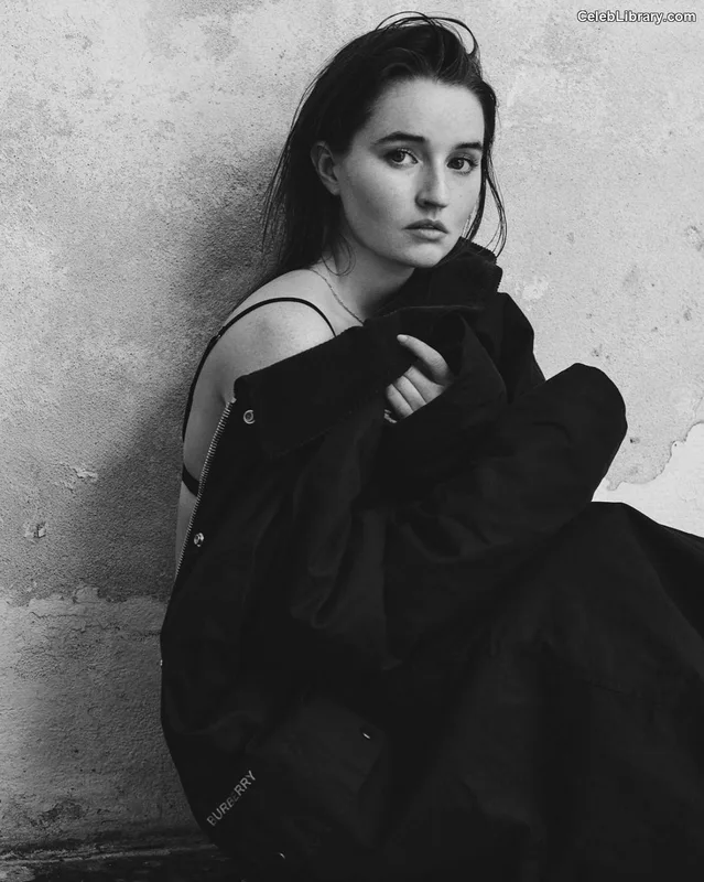 Kaitlyn Dever photo 4 of 880