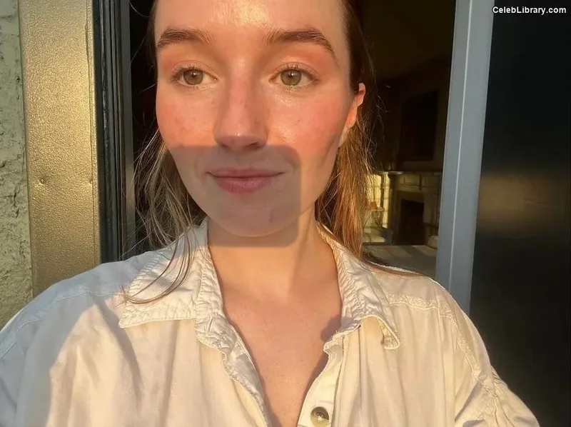 Kaitlyn Dever photo 8 of 880