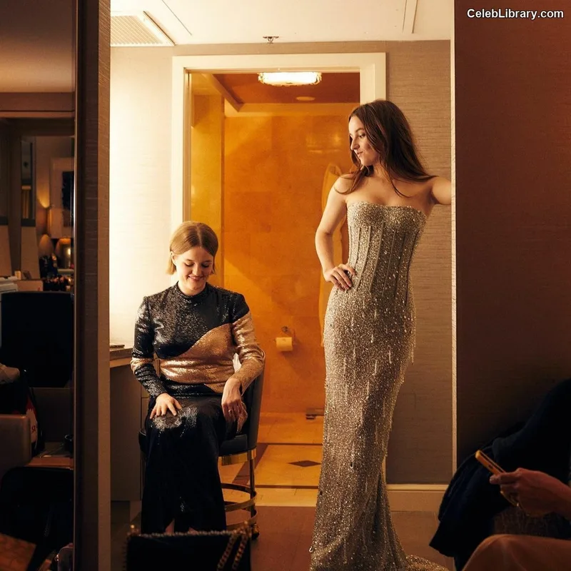 Kaitlyn Dever photo 17 of 880