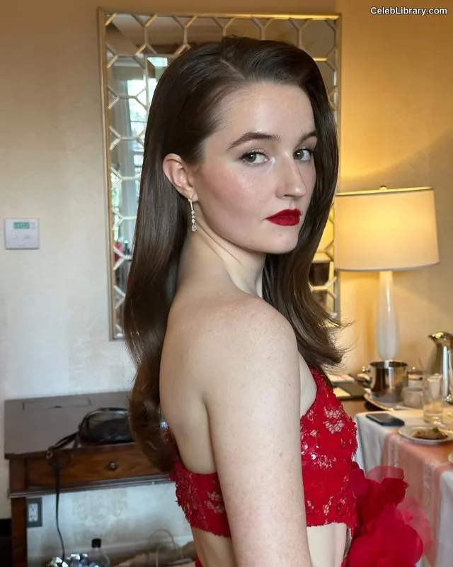 Kaitlyn Dever photo 20 of 880