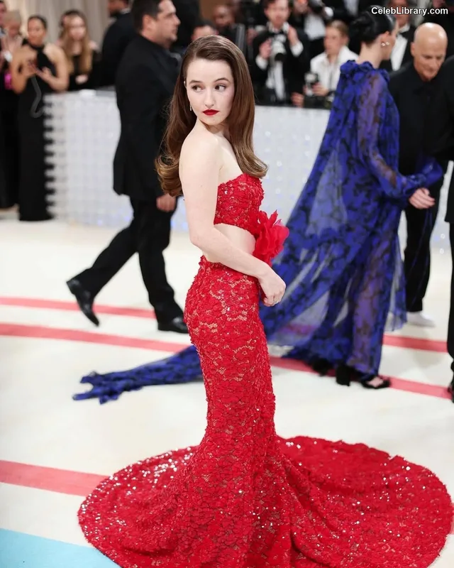 Kaitlyn Dever photo 24 of 880