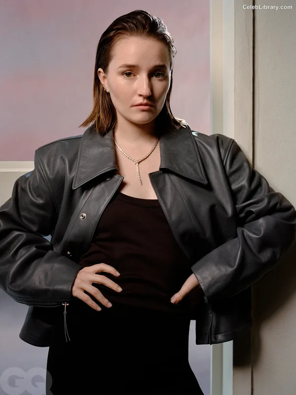 Kaitlyn Dever photo 18 of 880