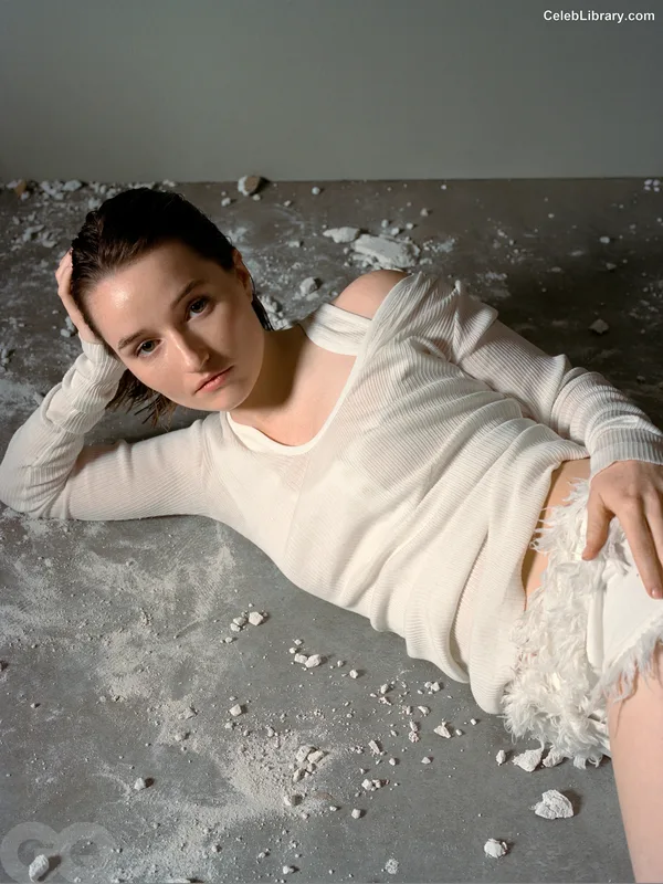 Kaitlyn Dever photo 21 of 880