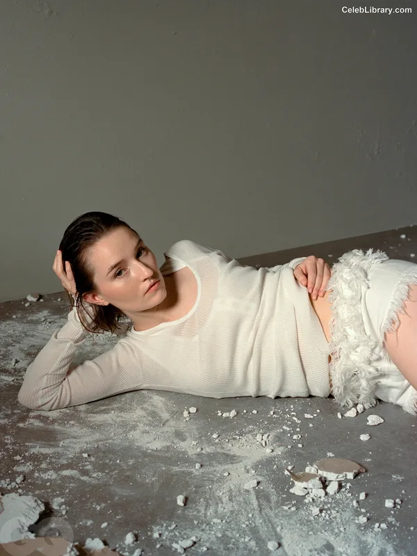 Kaitlyn Dever photo 22 of 880
