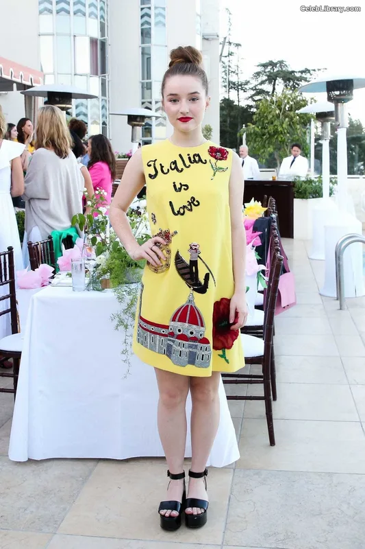 Kaitlyn Dever photo 24 of 880