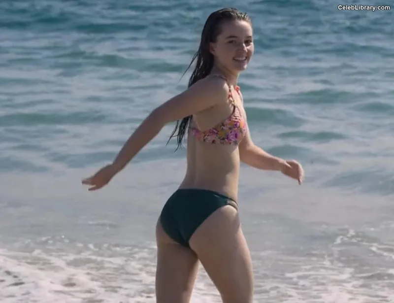 Kaitlyn Dever photo 10 of 880