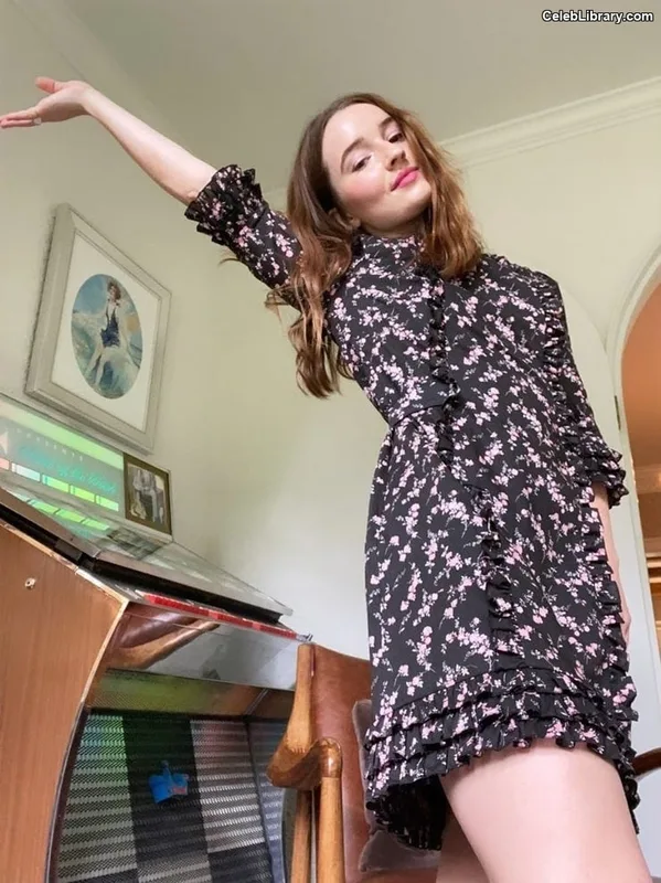 Kaitlyn Dever photo 13 of 880
