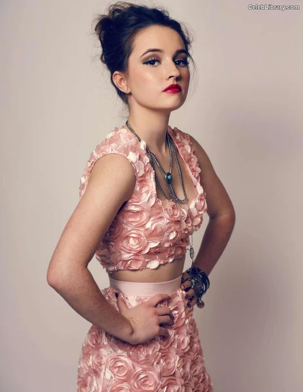Kaitlyn Dever photo 7 of 880