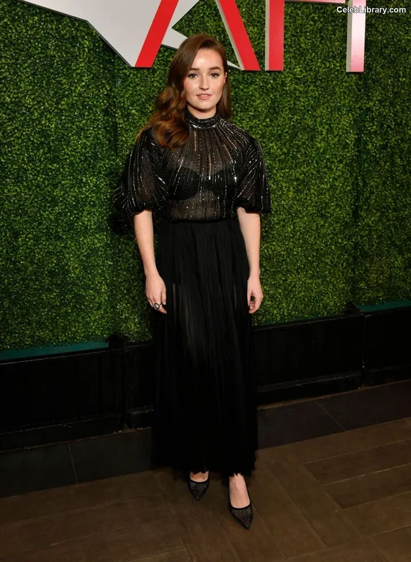 Kaitlyn Dever photo 10 of 880
