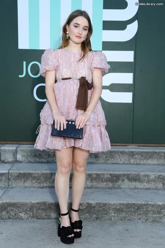 Kaitlyn Dever photo 20 of 880