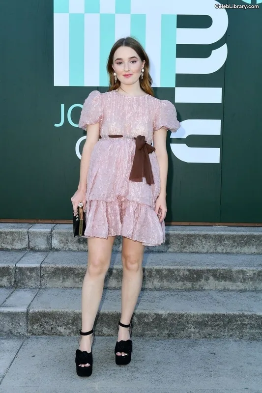 Kaitlyn Dever photo 21 of 880