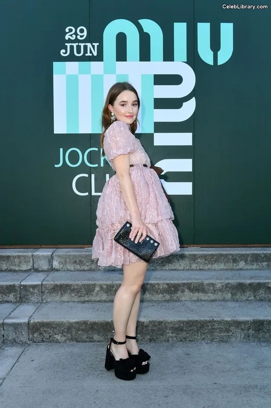 Kaitlyn Dever photo 22 of 880