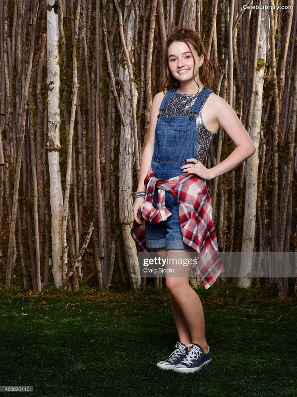 Kaitlyn Dever photo 23 of 880