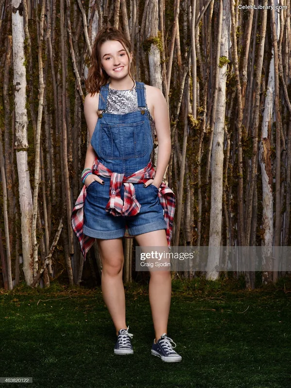 Kaitlyn Dever photo 24 of 880