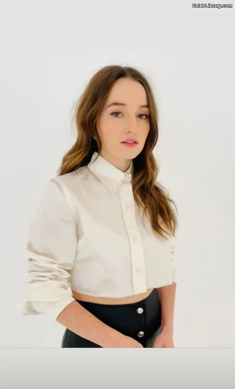 Kaitlyn Dever photo 10 of 880
