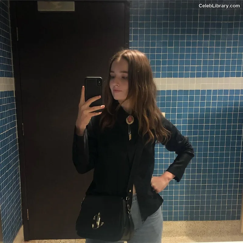 Kaitlyn Dever photo 19 of 880