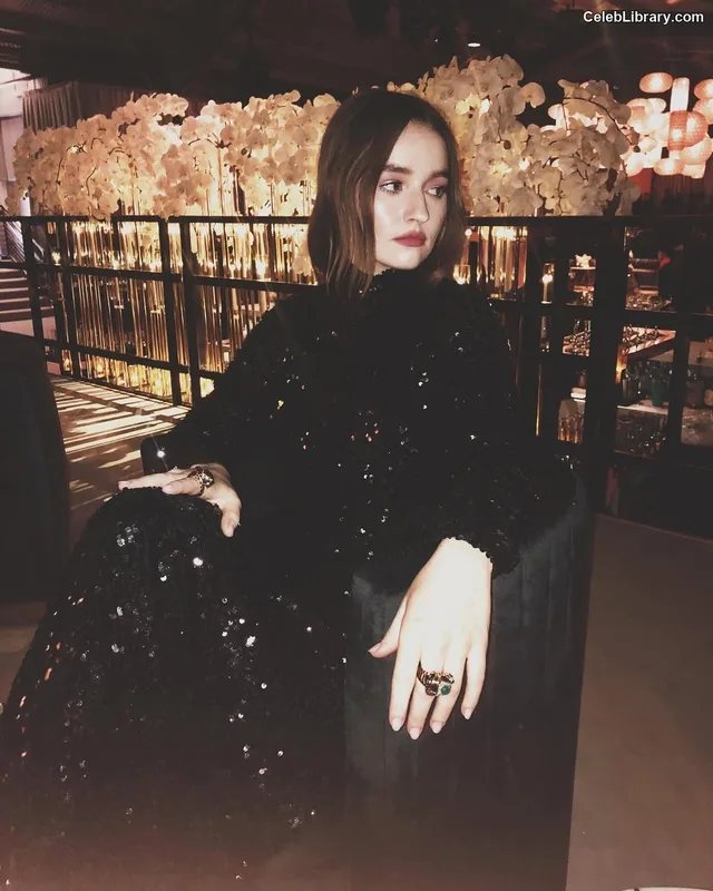 Kaitlyn Dever photo 20 of 880