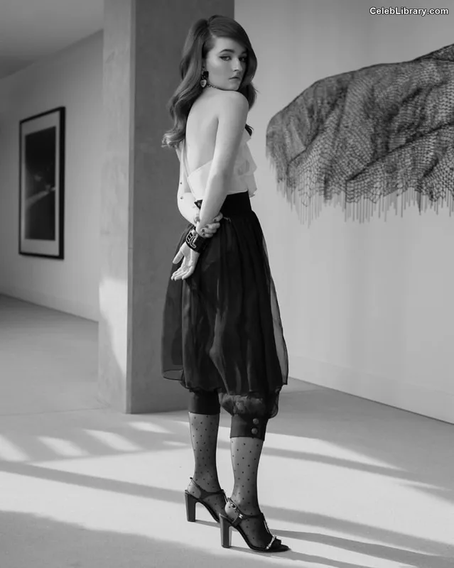 Kaitlyn Dever photo 21 of 880
