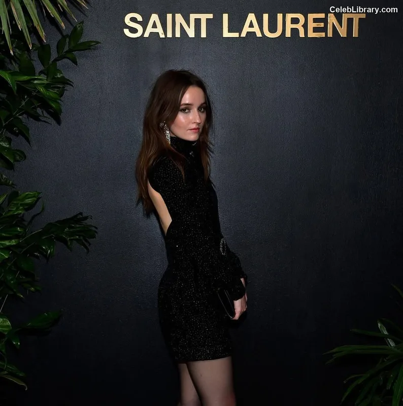 Kaitlyn Dever photo 4 of 880