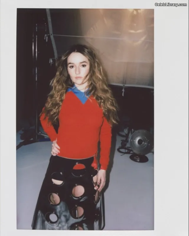 Kaitlyn Dever photo 7 of 880