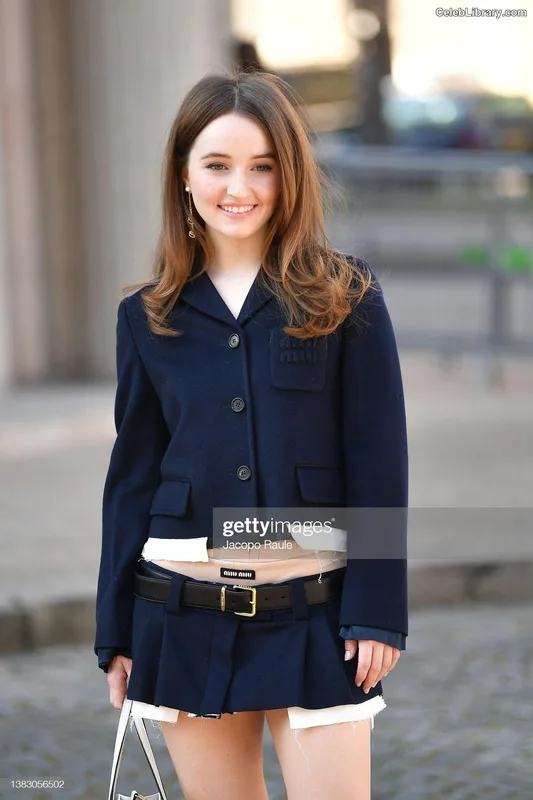 Kaitlyn Dever photo 15 of 880