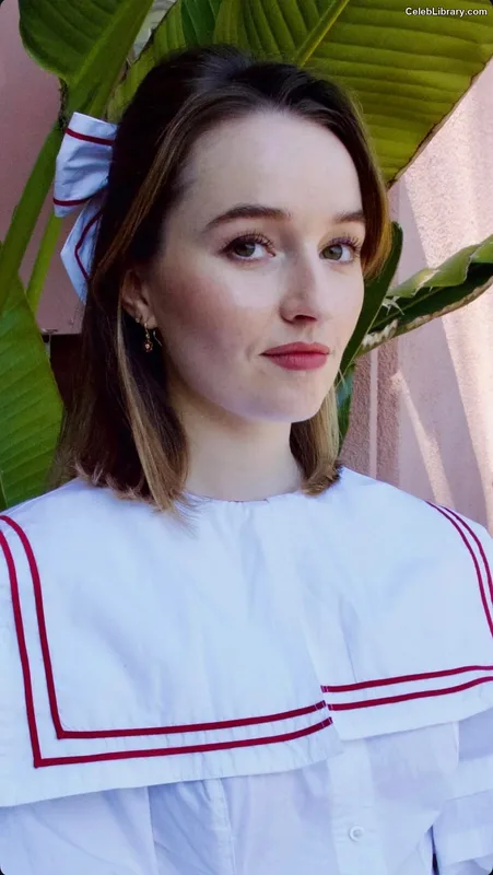 Kaitlyn Dever photo 2 of 880