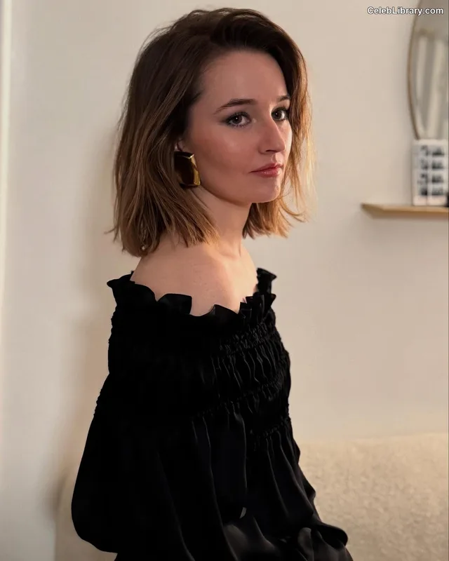 Kaitlyn Dever photo 8 of 880