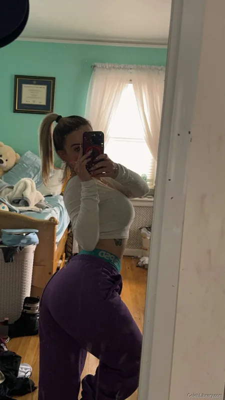 Kaitlyn Krems photo 2 of 4593