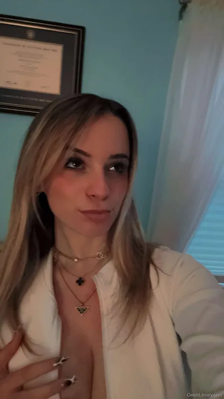 Kaitlyn Krems photo 5 of 4593