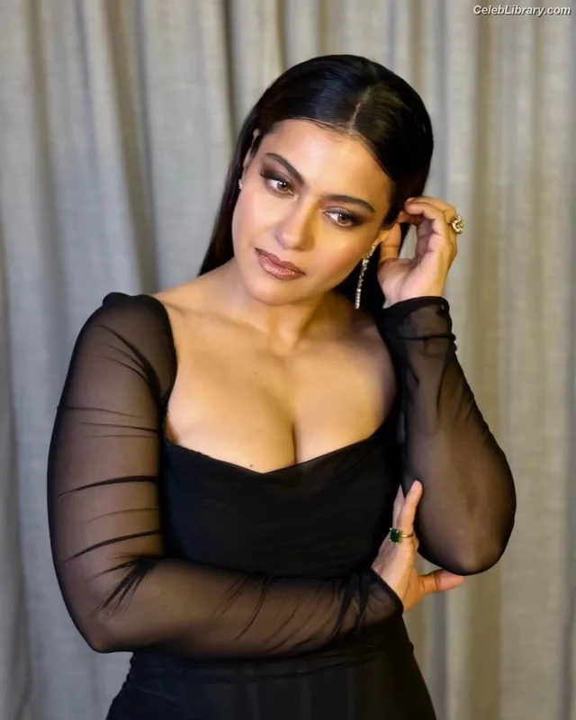 Kajol Devgan photo 2 of 11