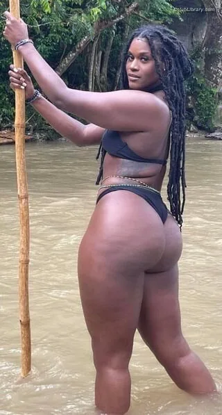 Kalani Brown photo 1 of 20