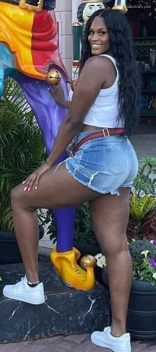 Kalani Brown photo 2 of 20