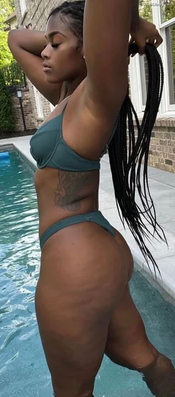 Kalani Brown photo 5 of 20