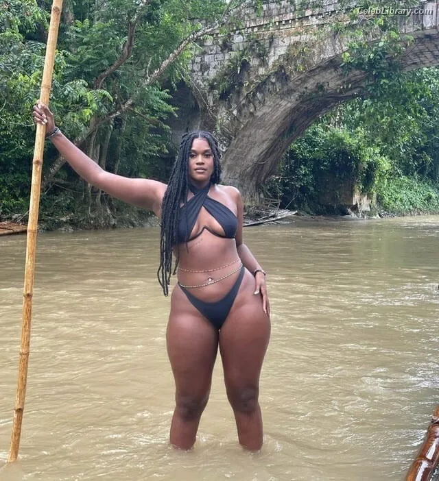 Kalani Brown photo 13 of 20