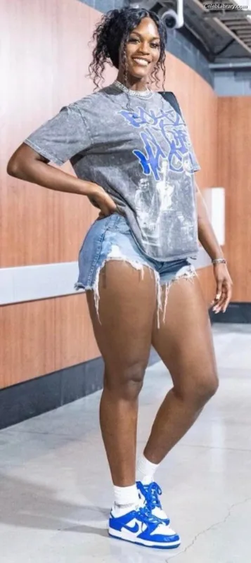 Kalani Brown photo 18 of 20