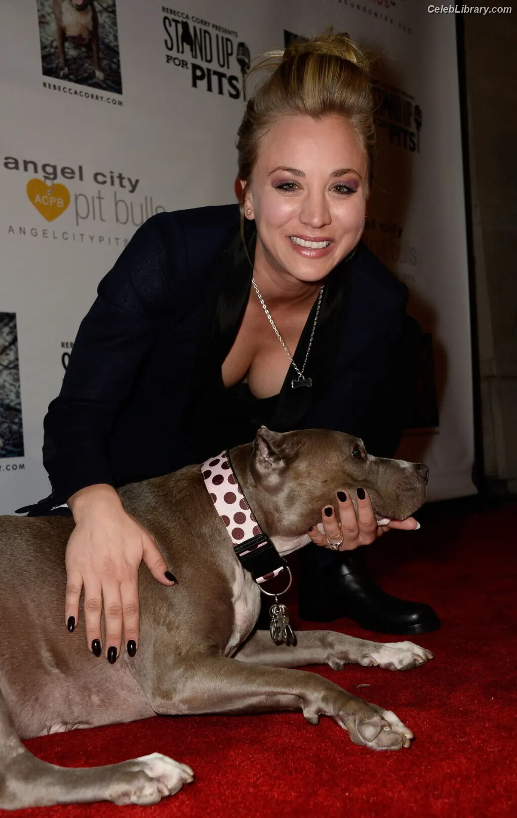 Kaley Cuoco photo 23 of 785